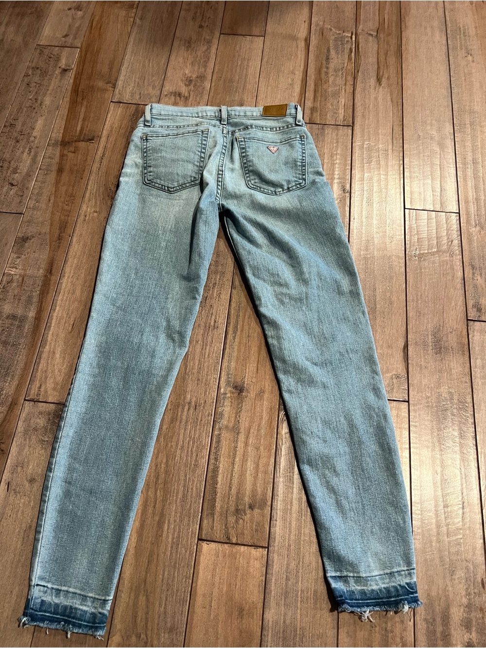 Guess Jeans - Picture 2 of 4